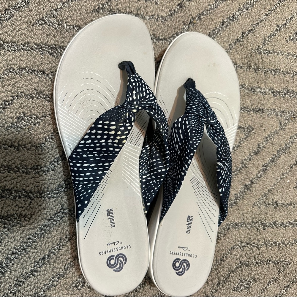 Clark’s Cloudstepper Flip Flops Size 10 Navy Blue